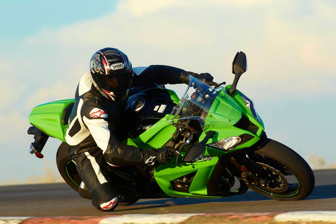 2011 Kawasaki ZX-10R: More power + less weight = more speed - Autoblog